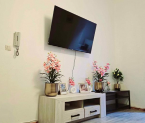 Modern & Comfortable City Center Oasis~King Bed !
